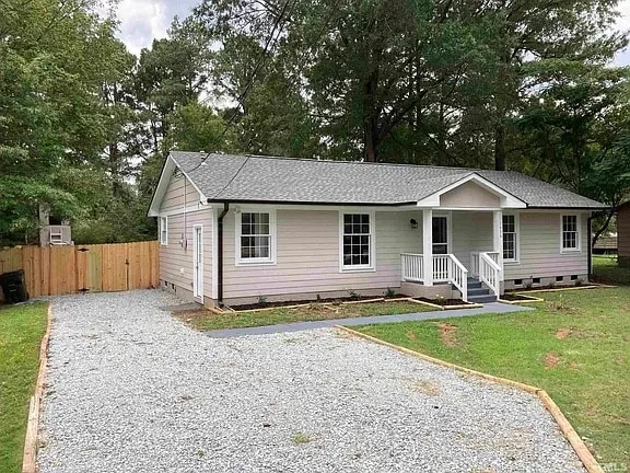 Full Home Cheerful 3-bedroom Ranch - Image 1