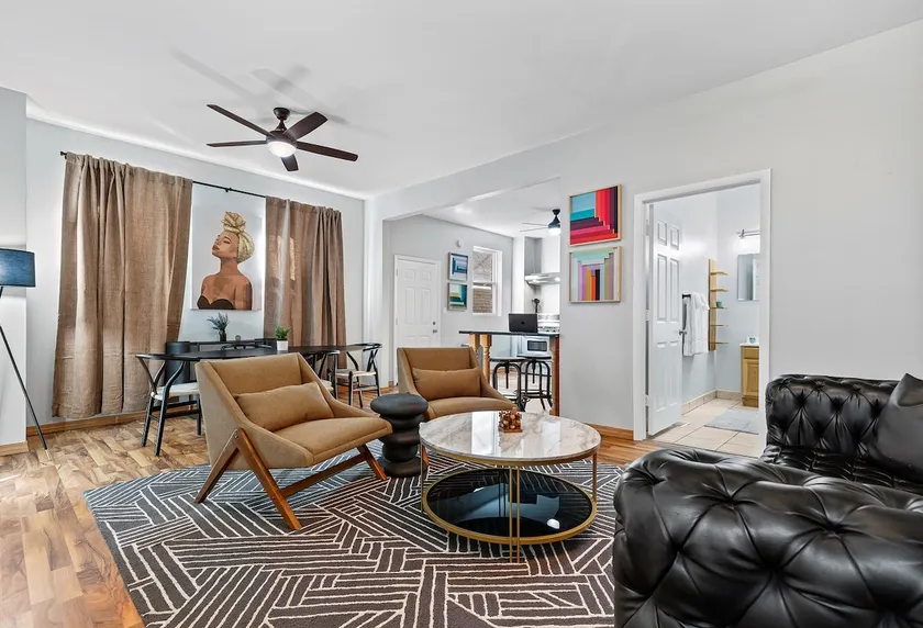 Exclusive and Spacious Pilsen Guest House - Image 1
