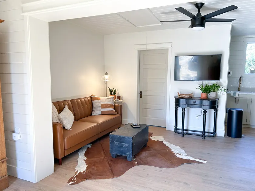 McClellan Cottage - centrally located studio - Image 1