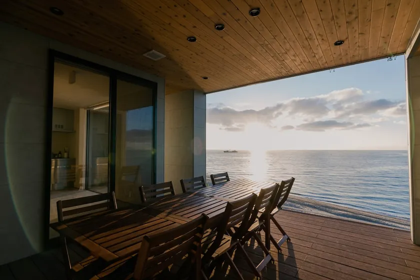 Large group BBQ with an ocean view - Image 1