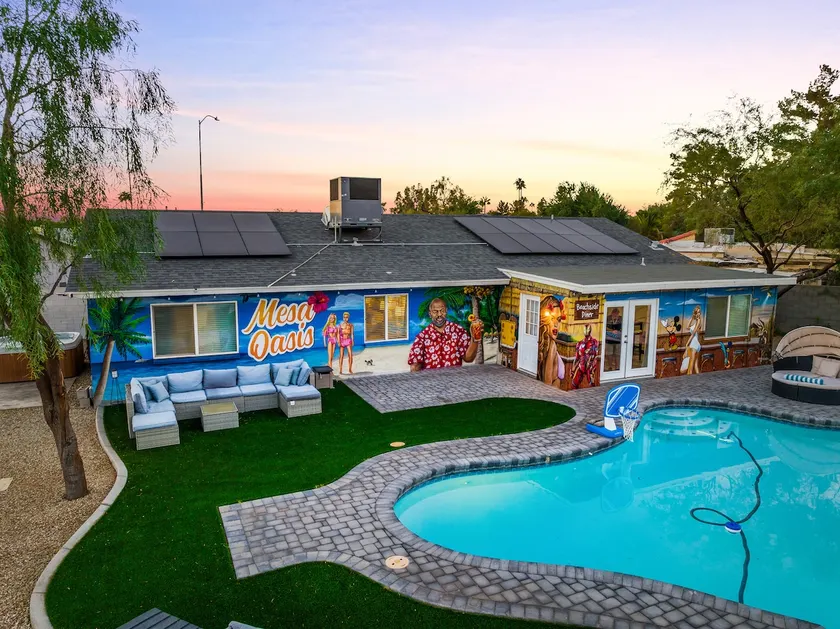 Free Heated Pool, Game Room, Mini-Golf, BBQ, Lux Home - Image 1