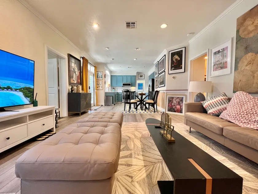2BR OC Guest Suite with Private Entrance 3 Queens - Image 1