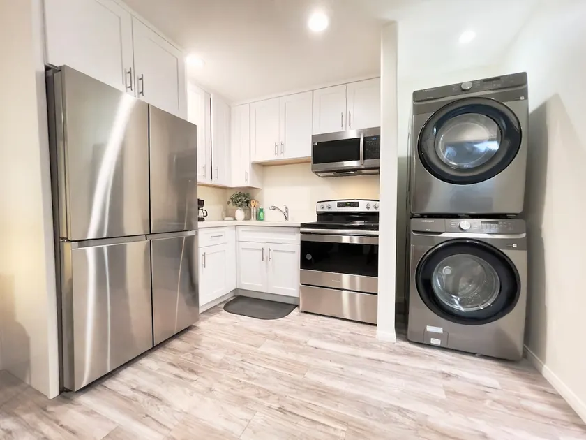 Brand New 1 BR Guest House, Laundry, Gated Parking - Image 1