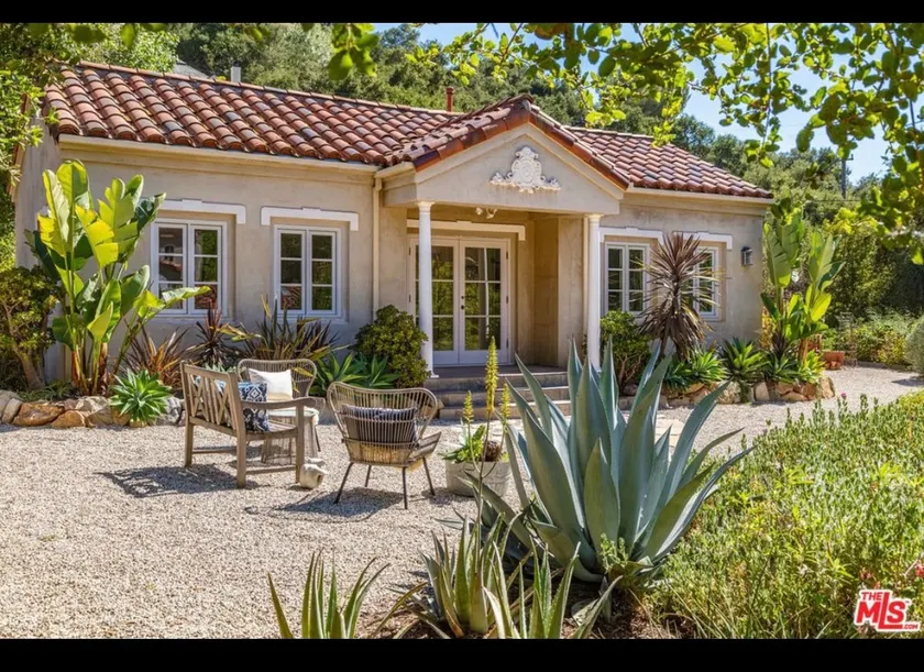 Adorable 2 bedroom guesthouse-Italian villa style - Image 1