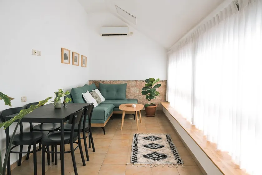 J85 - 2 bedroom cozy quiet & bright, city center - Image 1
