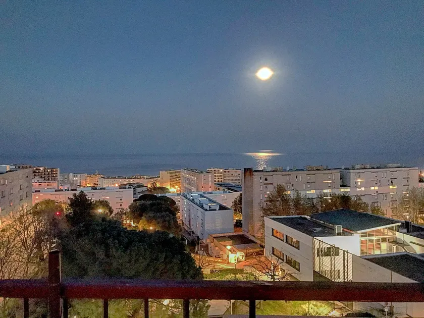 Nice apartment with sea and mountain views - Image 1