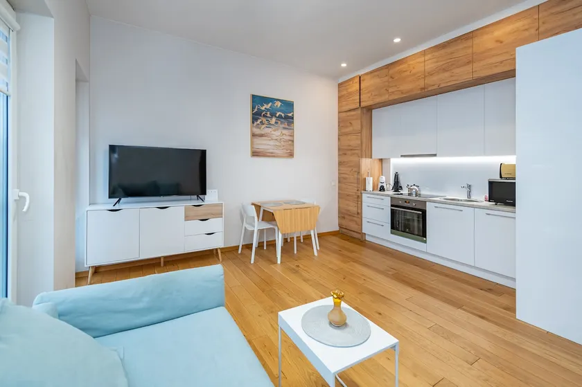 Cozy McDonalds ap by Polo Apartments - Image 1