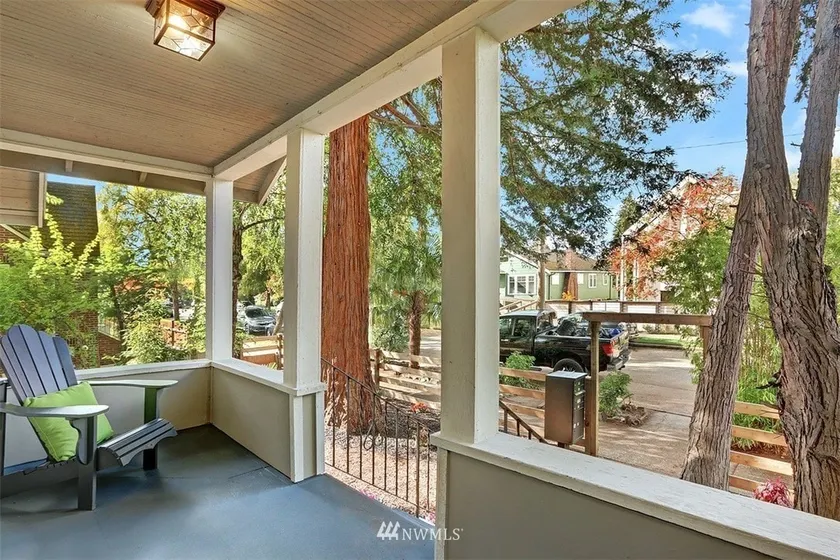 Modern Craftsman in Central Georgetown - Image 1