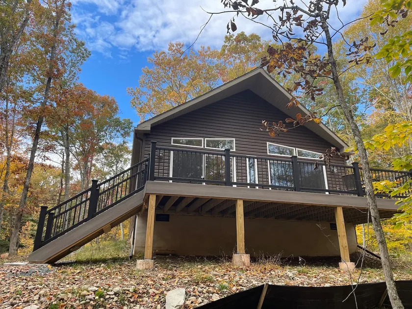 Pocono cabin and wild trout creek - Image 1