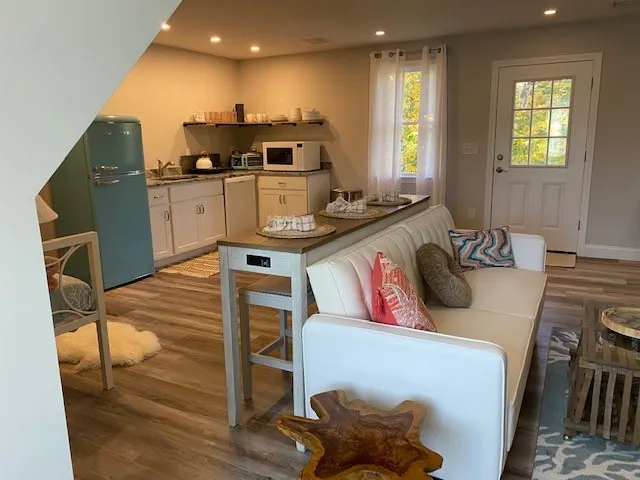 A Shore Thing (King Bed, private patio w/ grill) - Image 1
