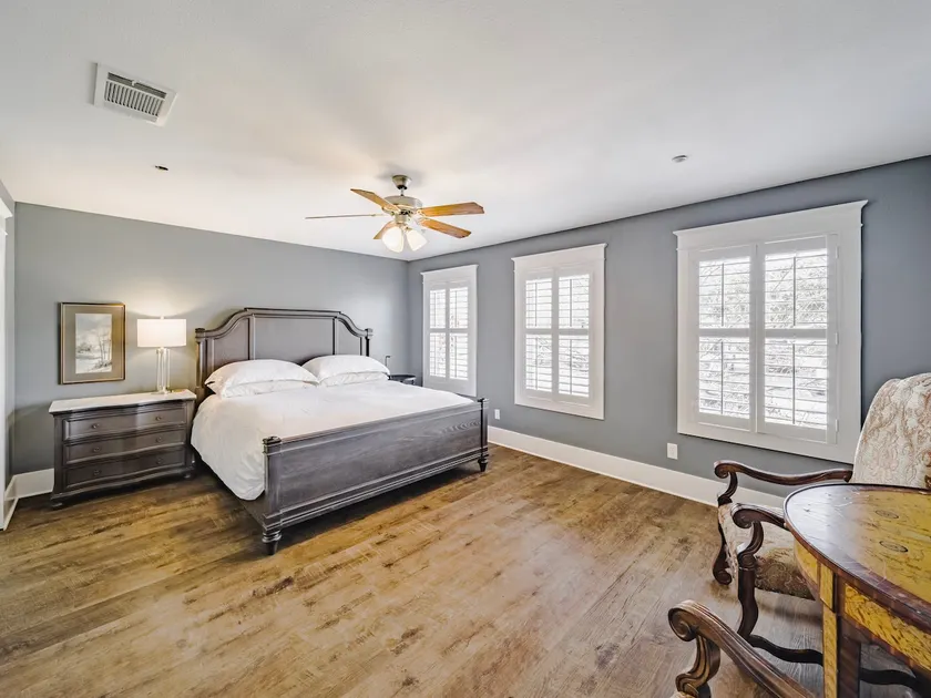The Heart of Denton - Prestigious 2 Bedroom TH. - Image 1