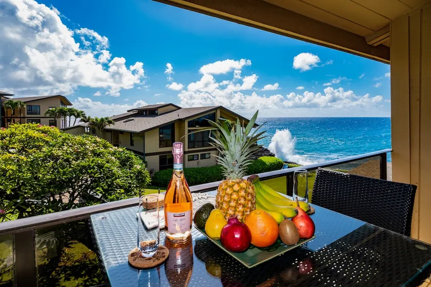 HIDDEN GEM: Fantastic OCEANVIEW Condo/w New AC and Windows - Recently Remodeled! - Image 1