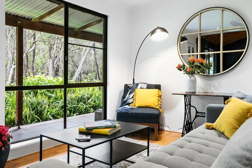 Magical private retreat borders a National Park - Image 1