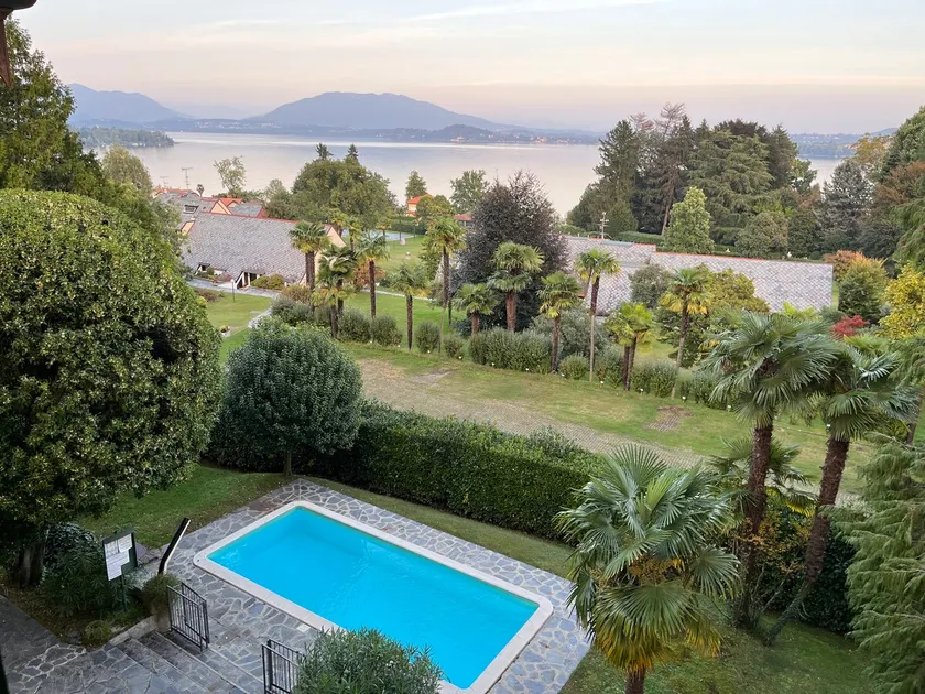 VSC Apartment - with lake and swimming pool view - Image 1