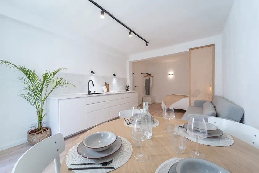 Apartment in the Heart of the City - Image 1