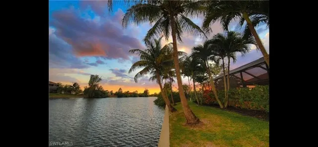 Sanctuary w/covered heated saltwater pool on canal - Image 1
