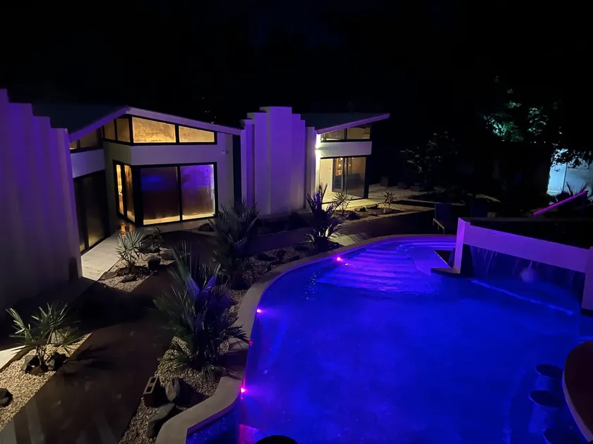 Welcoming studio with pool access - Image 1