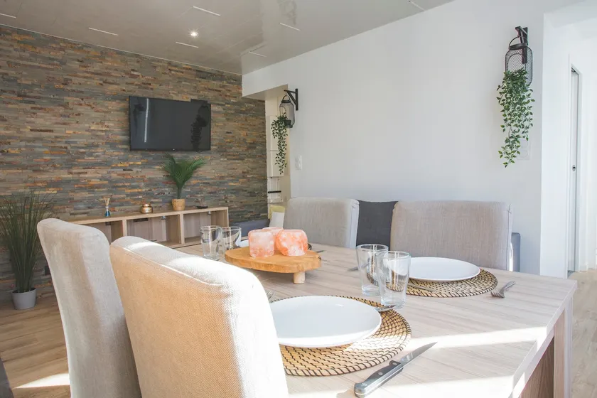 Beautiful bright apartment close to the city center - Image 1