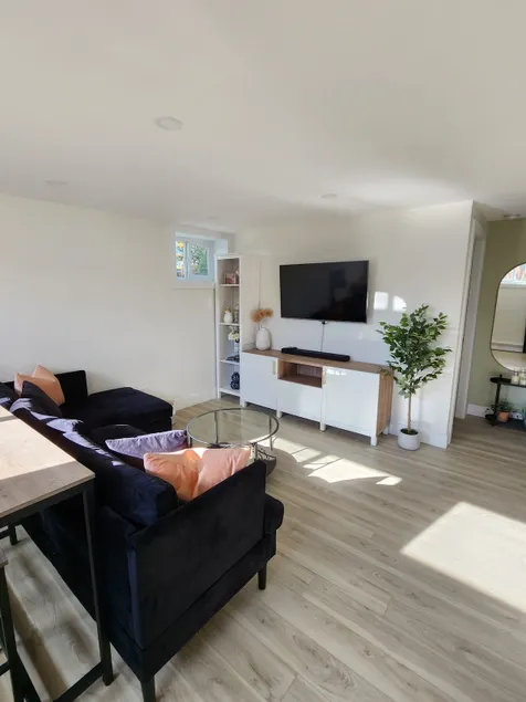 Cozy 1-bedroom home away from home - Image 1