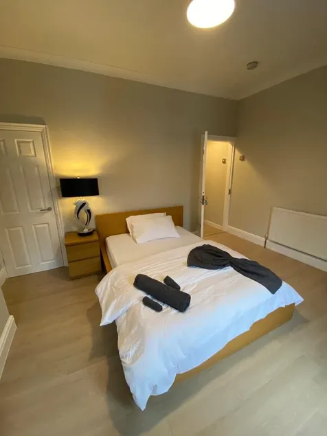 Charming 4 Bed Home, City Centre, Parking & WIFI - Image 1