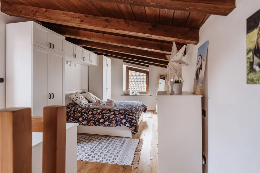 Mezzanine apartment in an alpine hamlet - Image 1