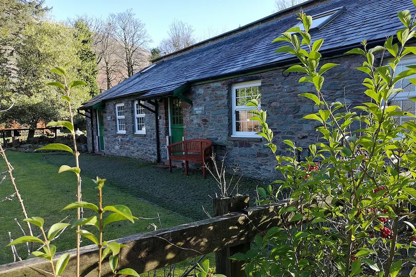 Cosy Bothy with bed in loft space - Image 1