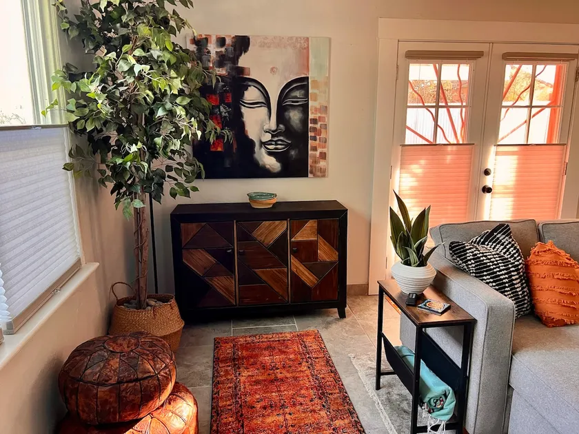 Artist Bungalow Near Gem Show, Downtown, U of A - Image 1