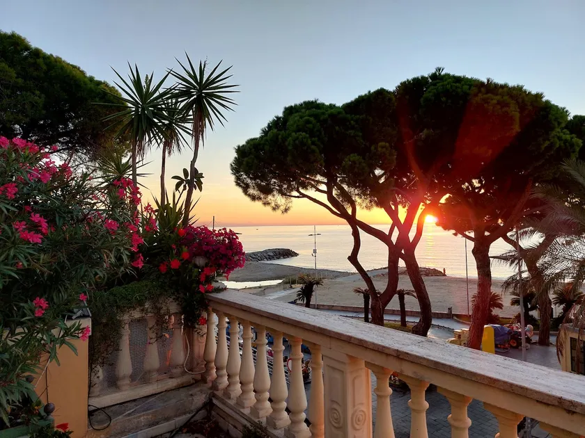 Miramare two-room apartment with sea terrace and parking space - Image 1