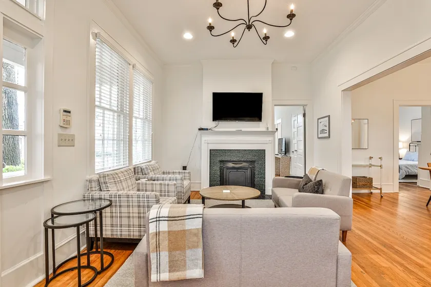 Location! Next to UGA in Heart of Five Points! - Image 1