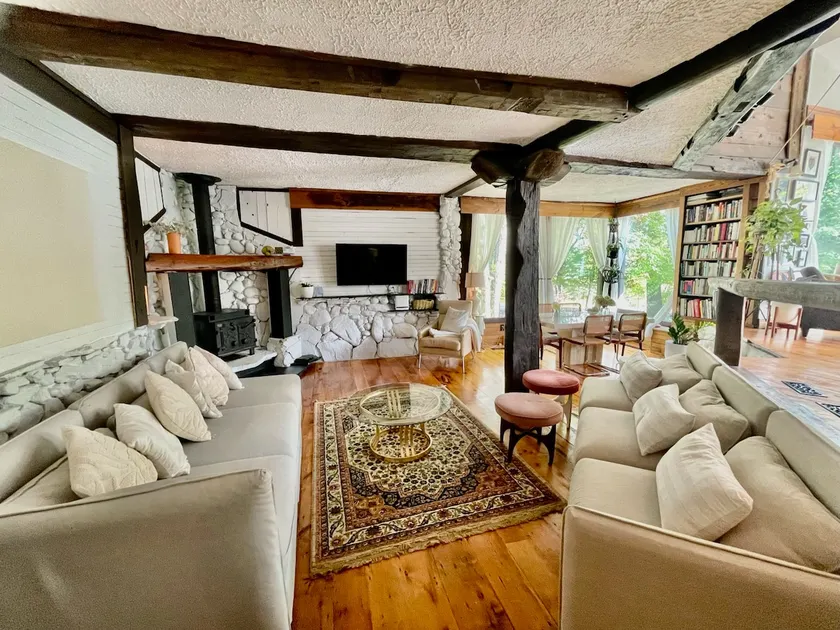 Insta-worthy artist’s retreat & country chalet - Image 1