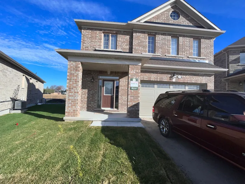 Cozy 4-bedroom home in new quiet neighbourhood. - Image 1