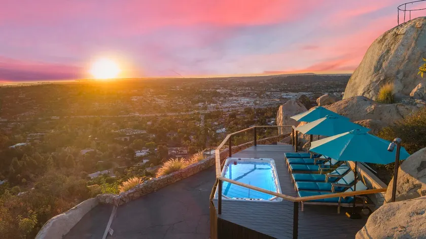 Luxury Dream Home Stunning 360 Views of SD - Image 1
