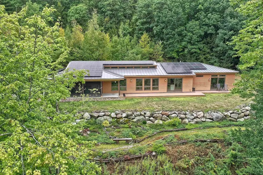 Modern Luxury in a Spectacular Natural Setting - Image 1