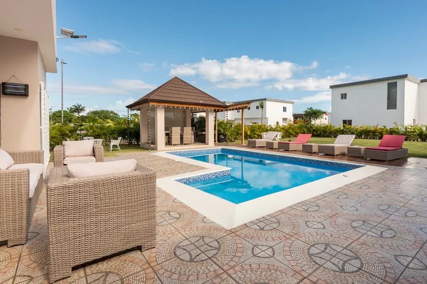 The Green Palms 5 Bedroom villa with pool / garden - Image 1
