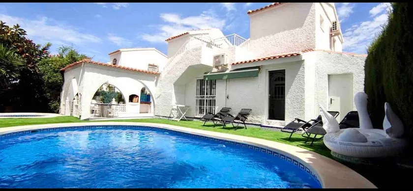 Lyxig familjesemestervilla, privat uppvärmd pool, i hjärtat av Los Alcazares - Image 1