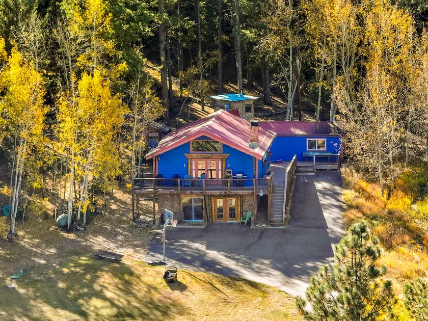 Farmhouse Cabin * Secluded 2.5 acres * Pet Friendly - Image 1