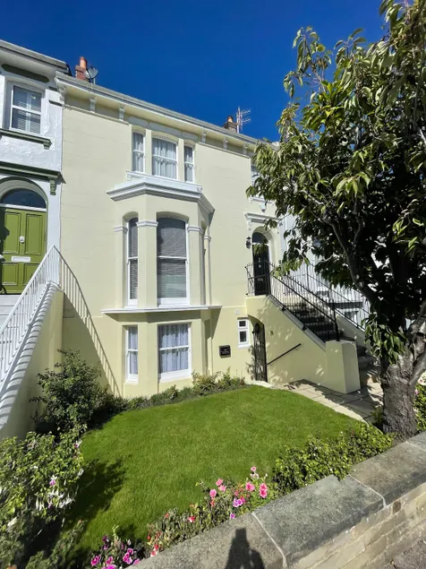 Garden flat in 'Little Chelsea' - Image 1