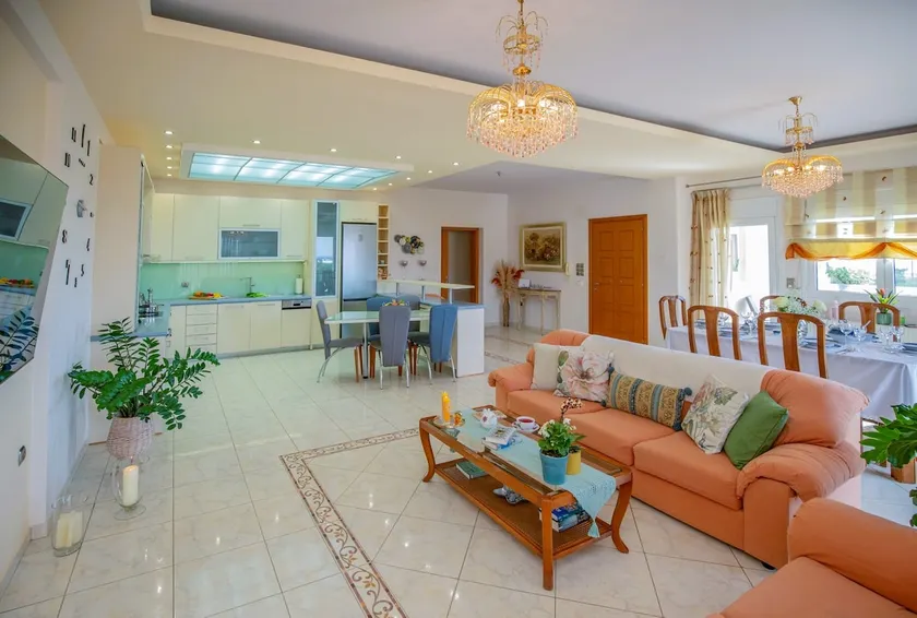 Apple home Detached house in sunny Ierapetra - Image 1