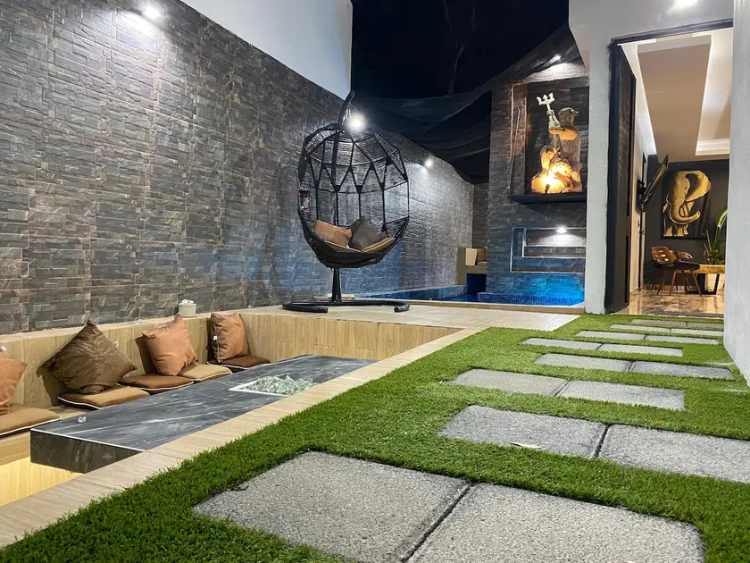 Amazing loft with a pool and outdoor room! - Image 1