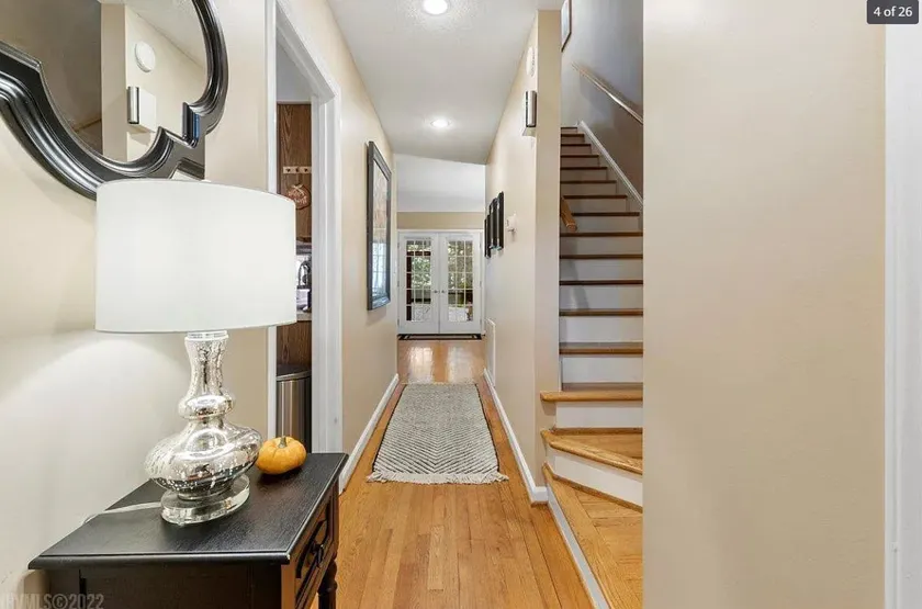 The Red Door 2-bedroom townhouse near VT & RU - Image 1