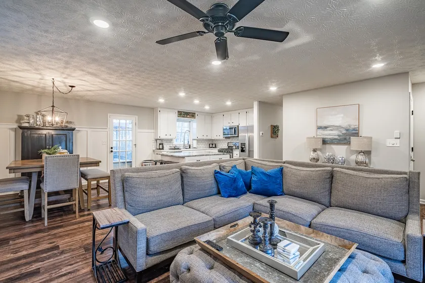 3BR The Hedges | Fire Pit & Deck for Relaxing! - Image 1
