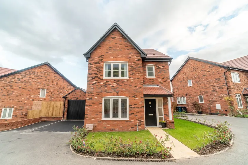 Centrally located beautiful 3 bed new build home - Image 1