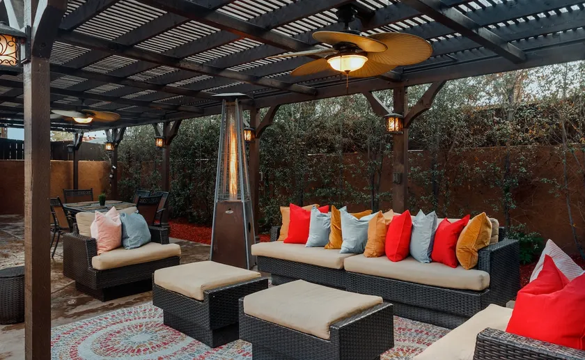 KING bed w/spacious Backyard SOFI Forum Beach LAX - Image 1