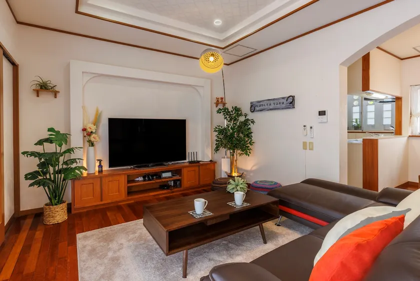 Stylish Exotic Villa by the Sea: BBQ, Easy Access - Image 1