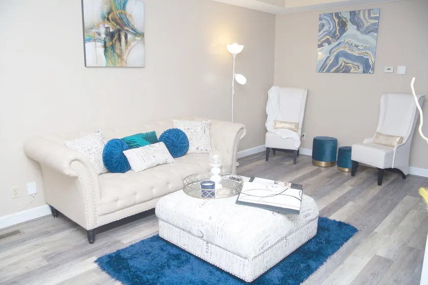 Ville’s Bourbon & Beyond | 3BD 2BA Stay, Sleeps 7 - Image 1