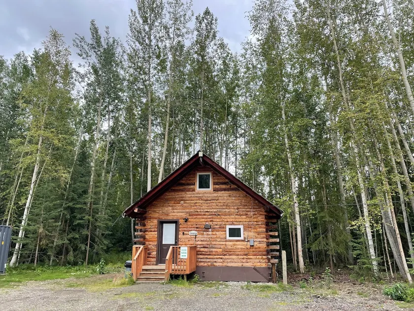 Caribou Cabin in North Pole, Alaska - Image 1