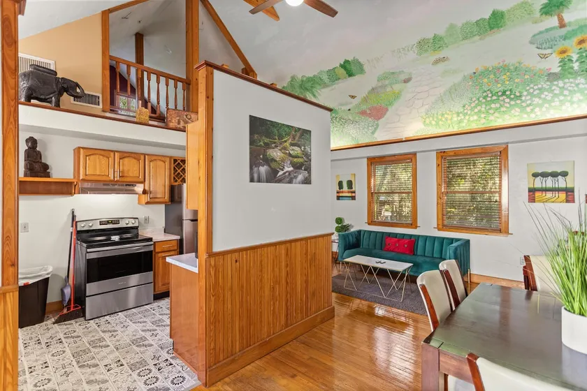 Spacious Downtown Loft C | 2BR 2BA | 4 Min to UF - Image 1