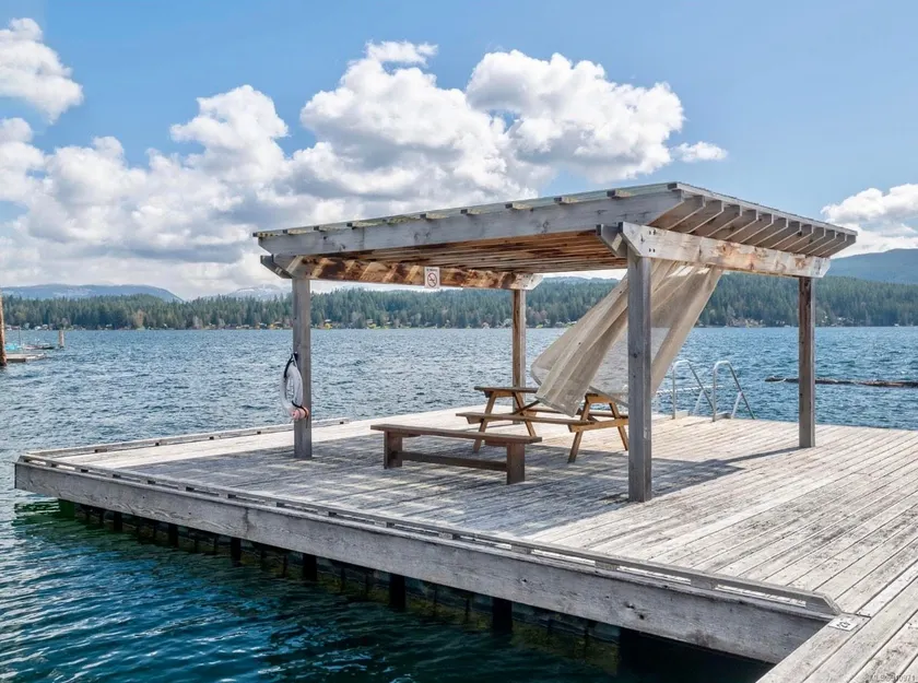 The Maples Retreat 3bd Sproat Lake w/ boat slip - Image 1