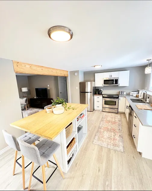 Lower Modern 2BR Home Away From Home - Image 1