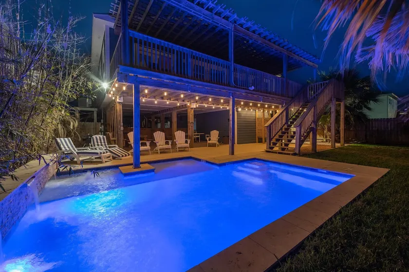 Darlin Marlin - Winter Warmed Pool by the beach. - Image 1